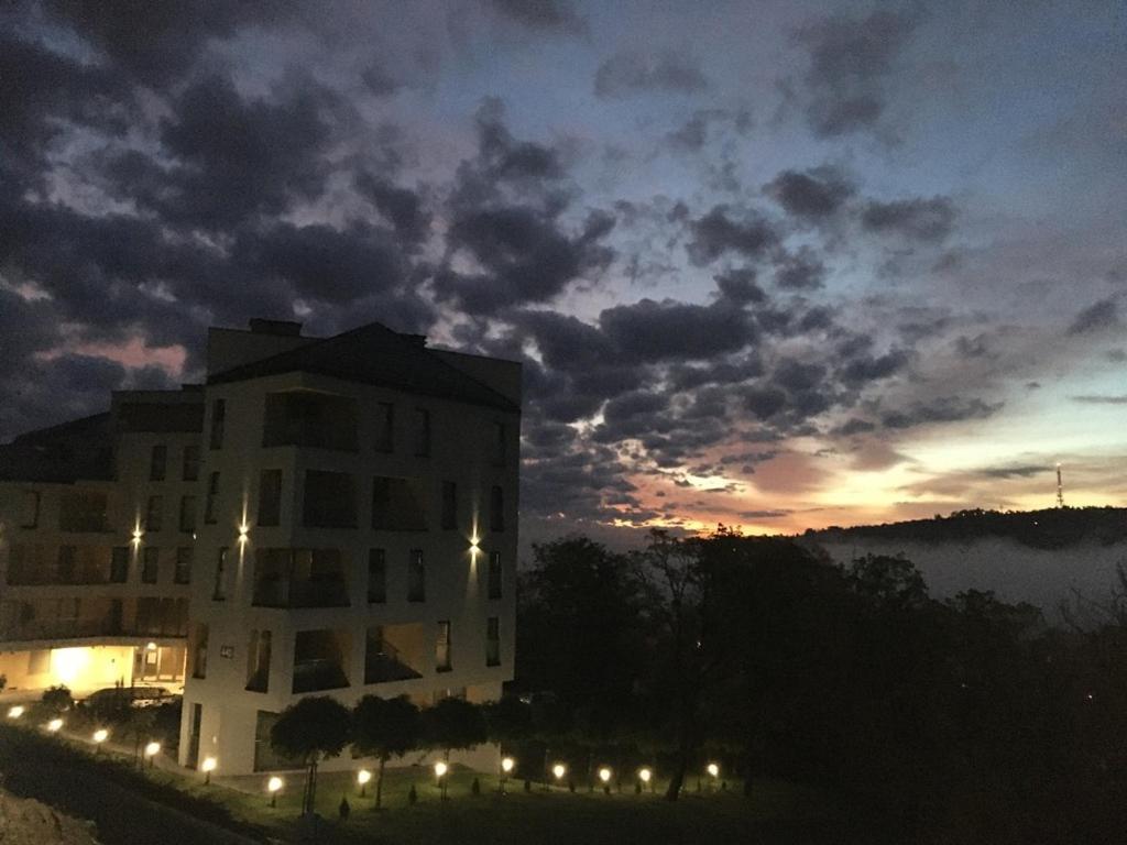 With Beautiful Views *